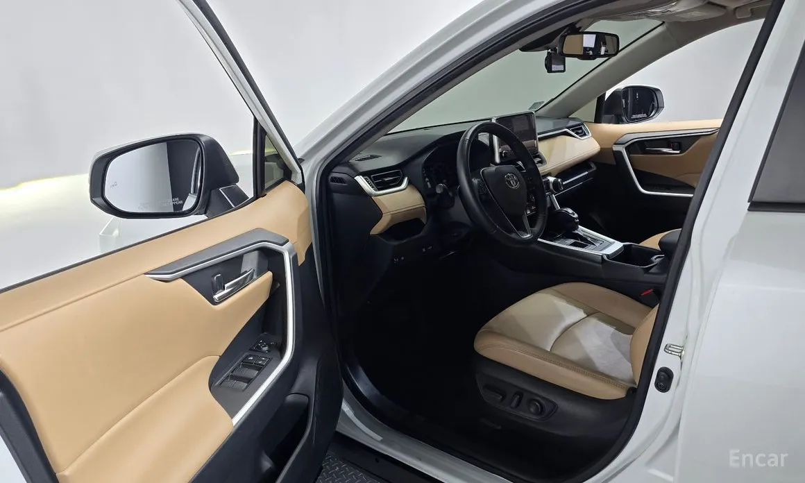 Фото 10 - Toyota RAV4