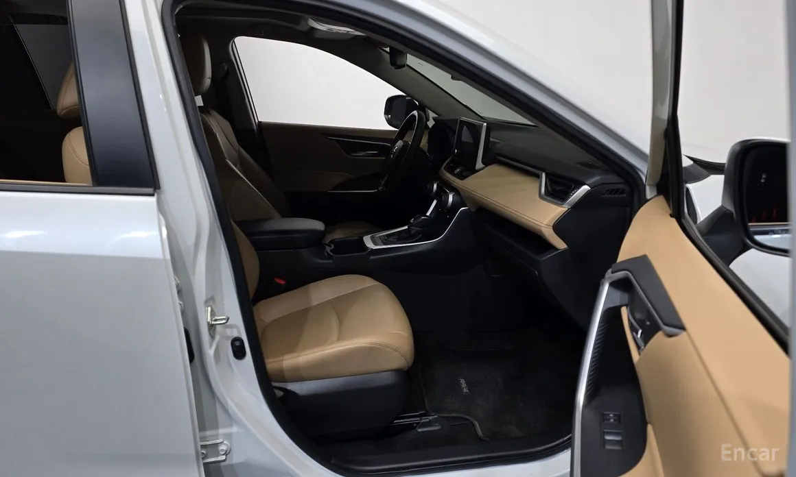 Фото 11 - Toyota RAV4