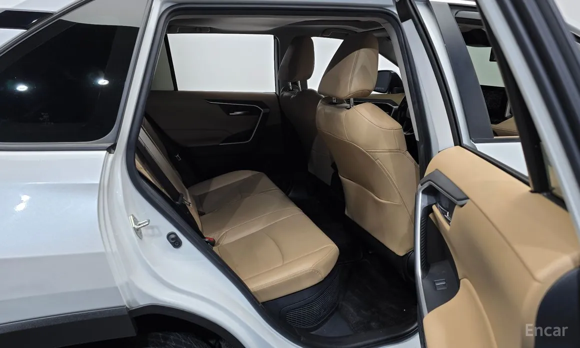 Фото 12 - Toyota RAV4