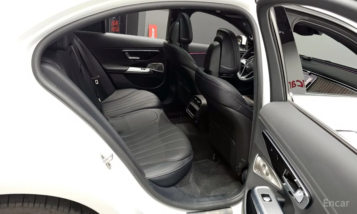 Фото 12 - Mercedes-Benz E-Class