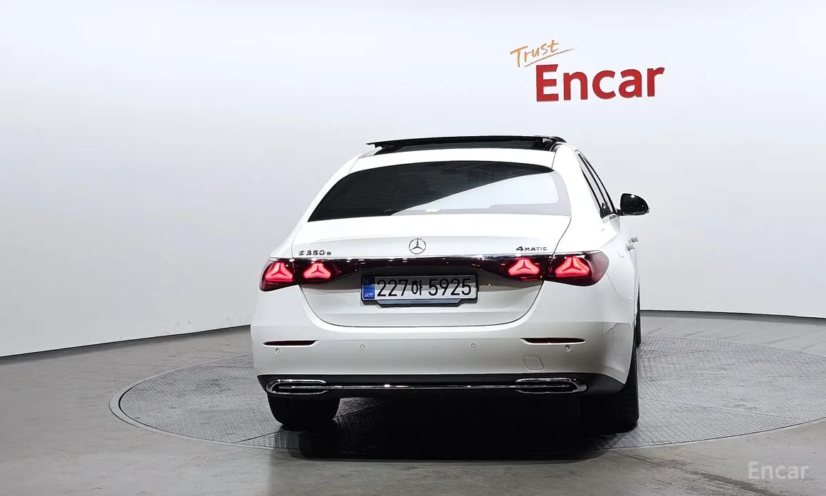 Фото 4 - Mercedes-Benz E-Class