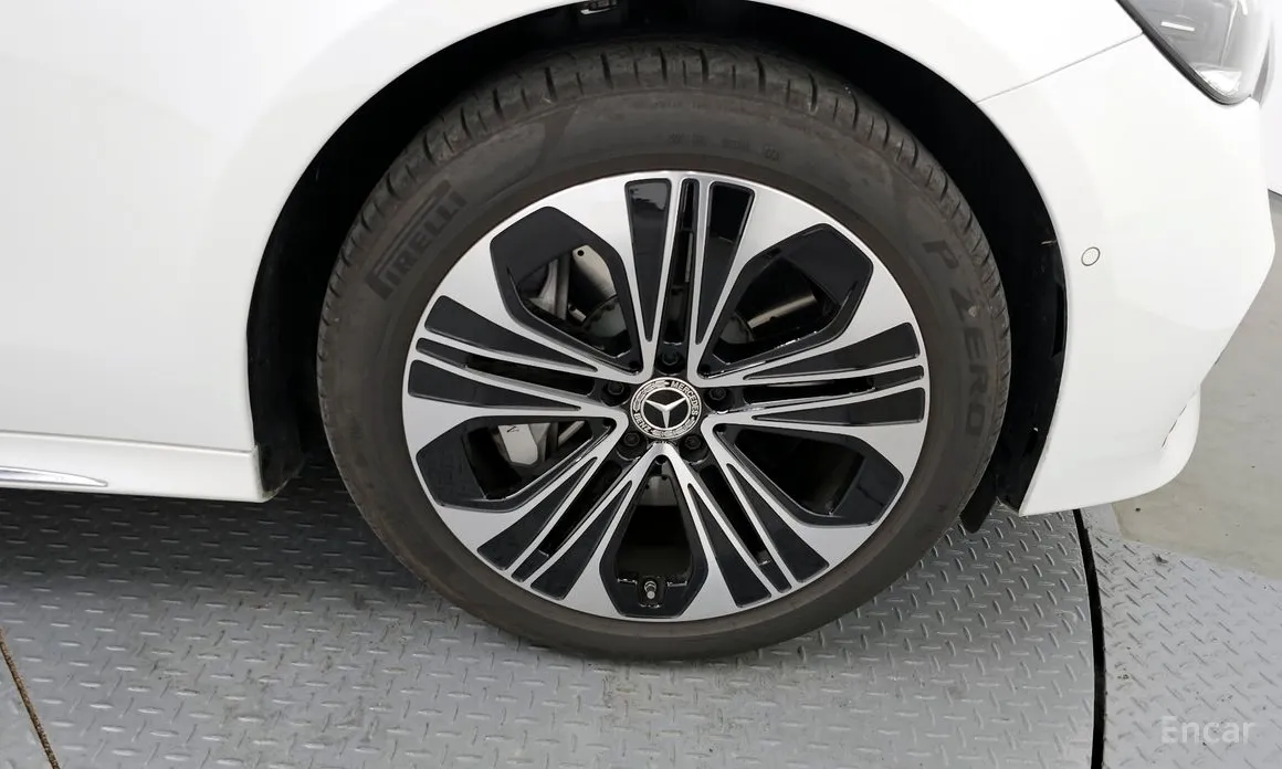 Фото 5 - Mercedes-Benz E-Class