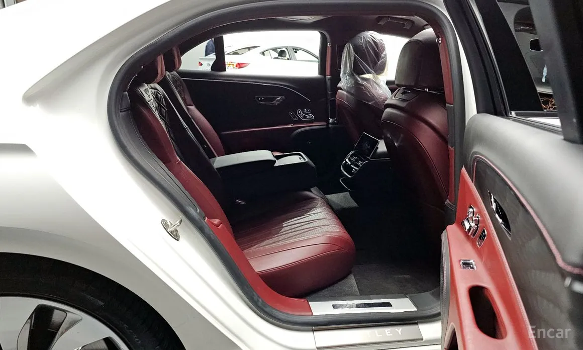 Фото 12 - Bentley Flying Spur