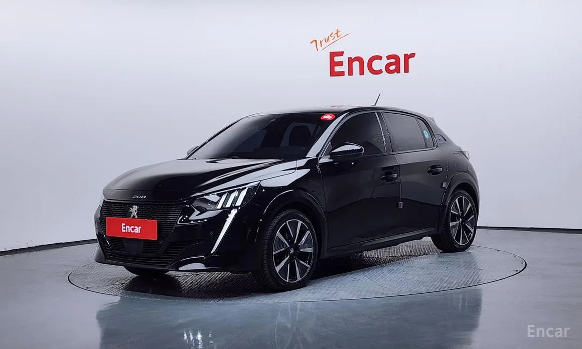 Фото 1 - Peugeot 208