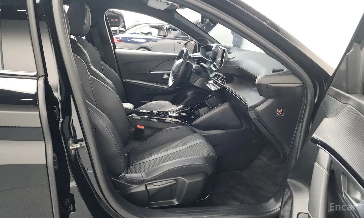 Фото 11 - Peugeot 208