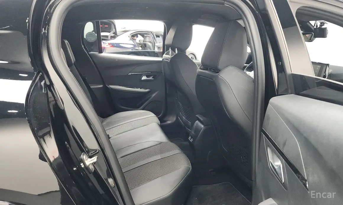 Фото 12 - Peugeot 208