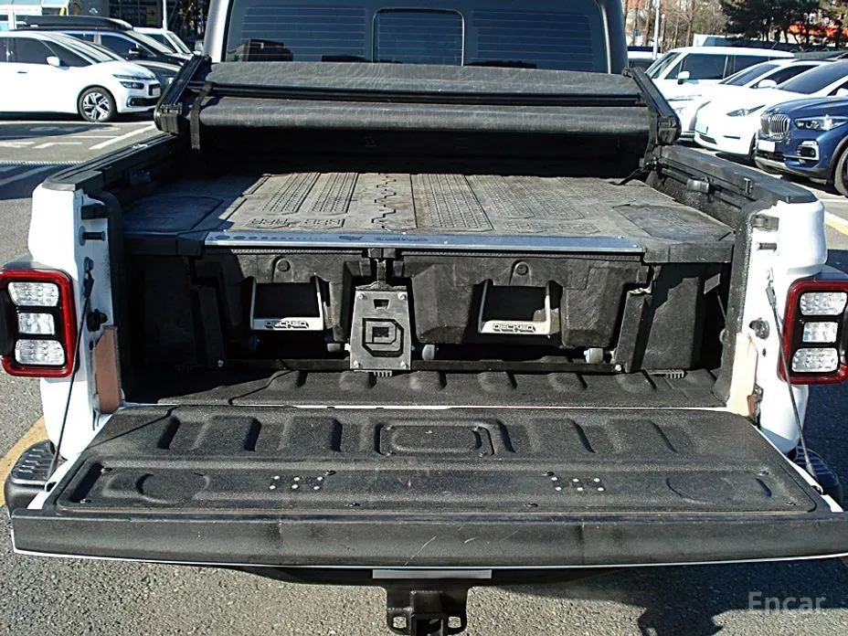 Фото 18 - Jeep Gladiator