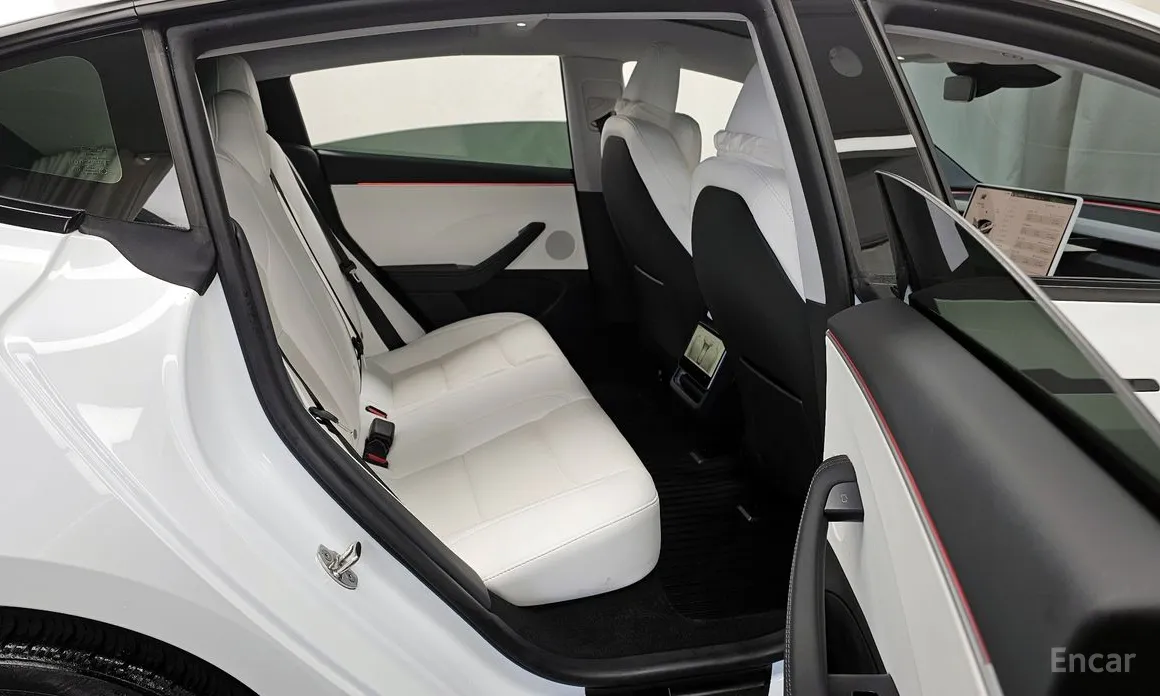 Фото 12 - Tesla Model 3