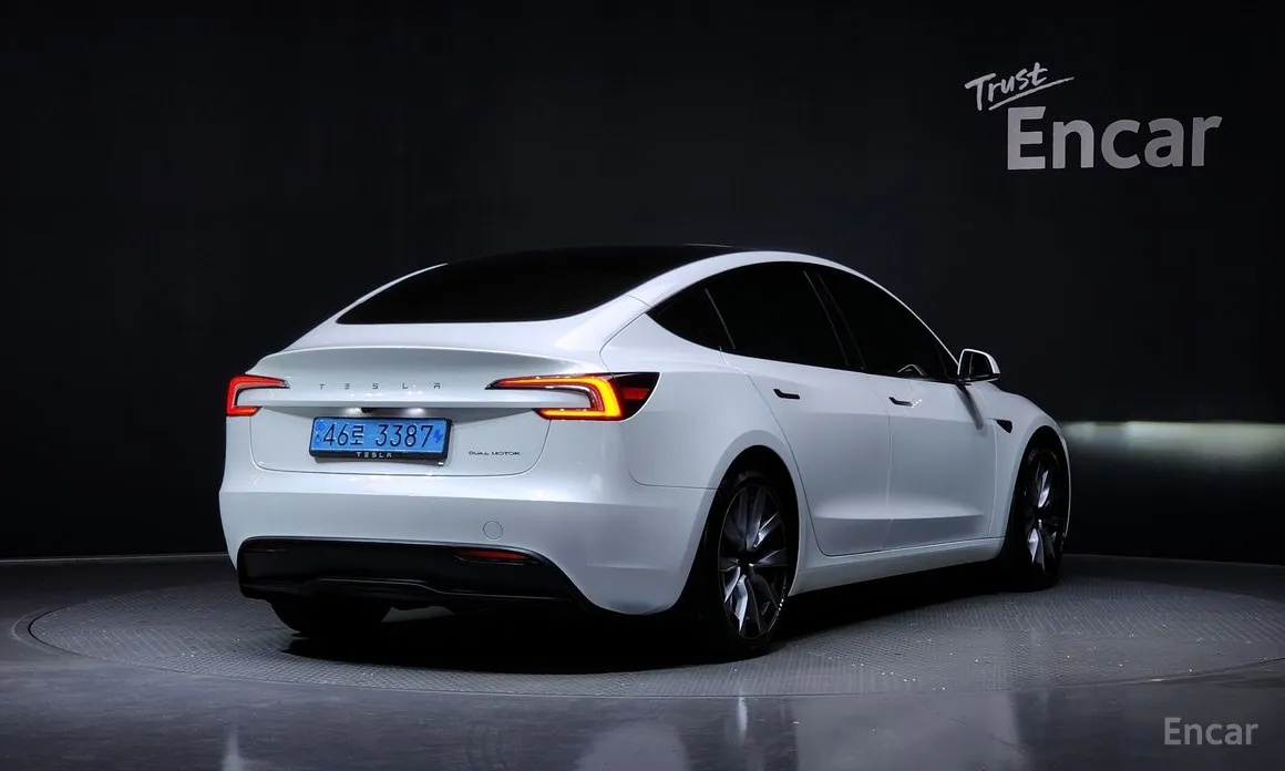 Фото 2 - Tesla Model 3