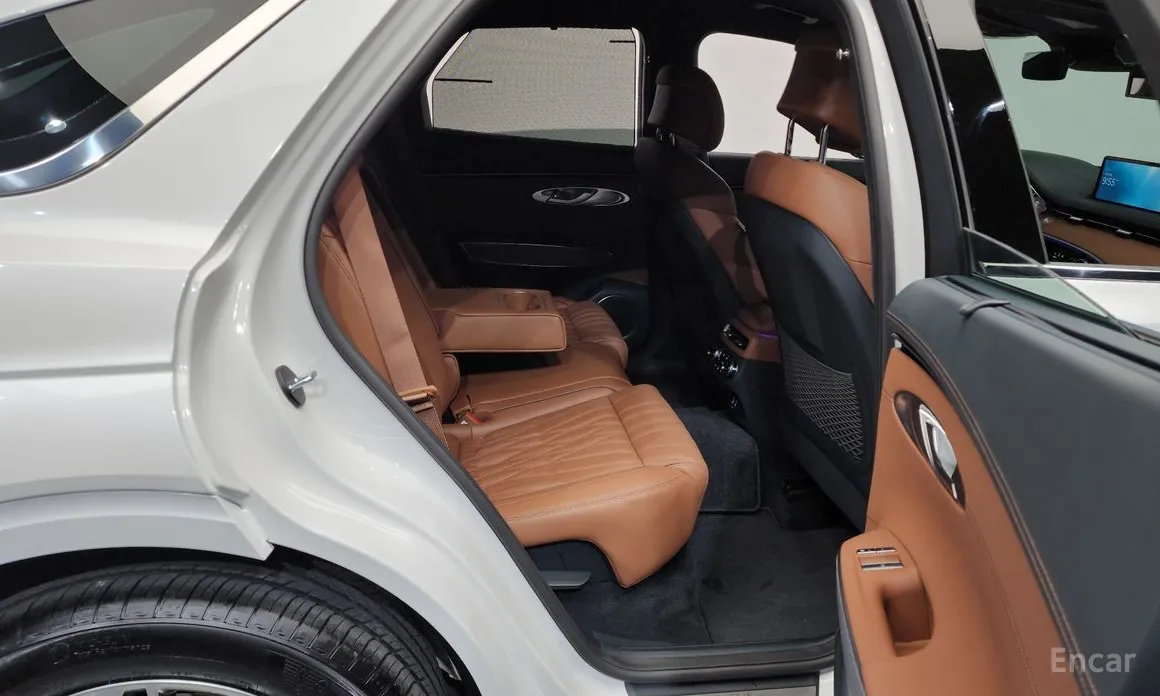 Фото 12 - Genesis GV70