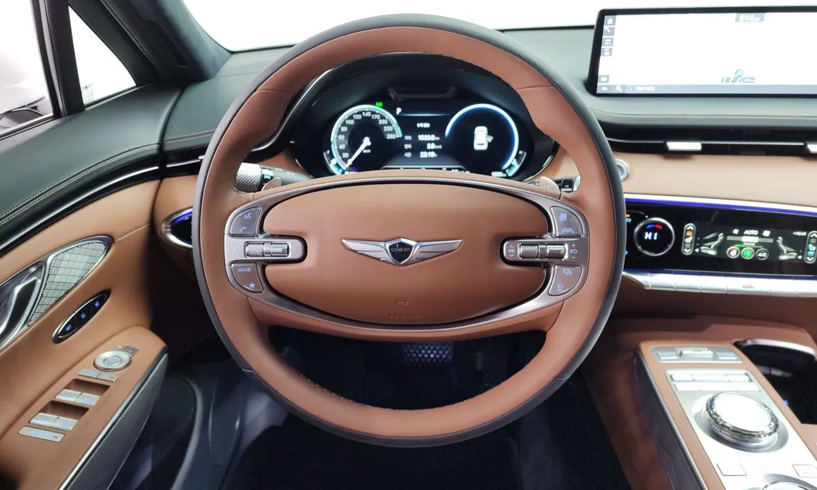 Фото 13 - Genesis GV70