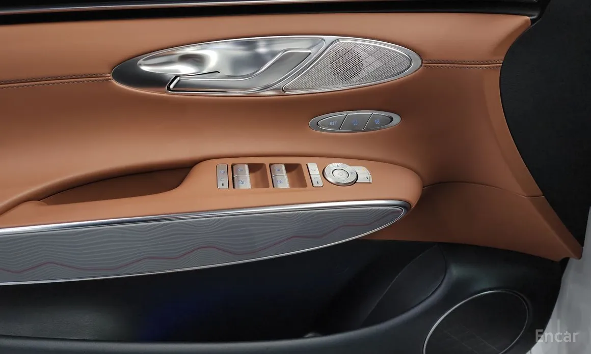 Фото 18 - Genesis GV70