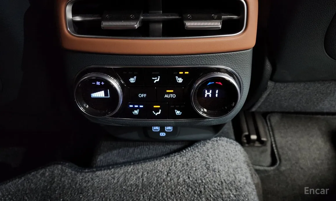 Фото 19 - Genesis GV70