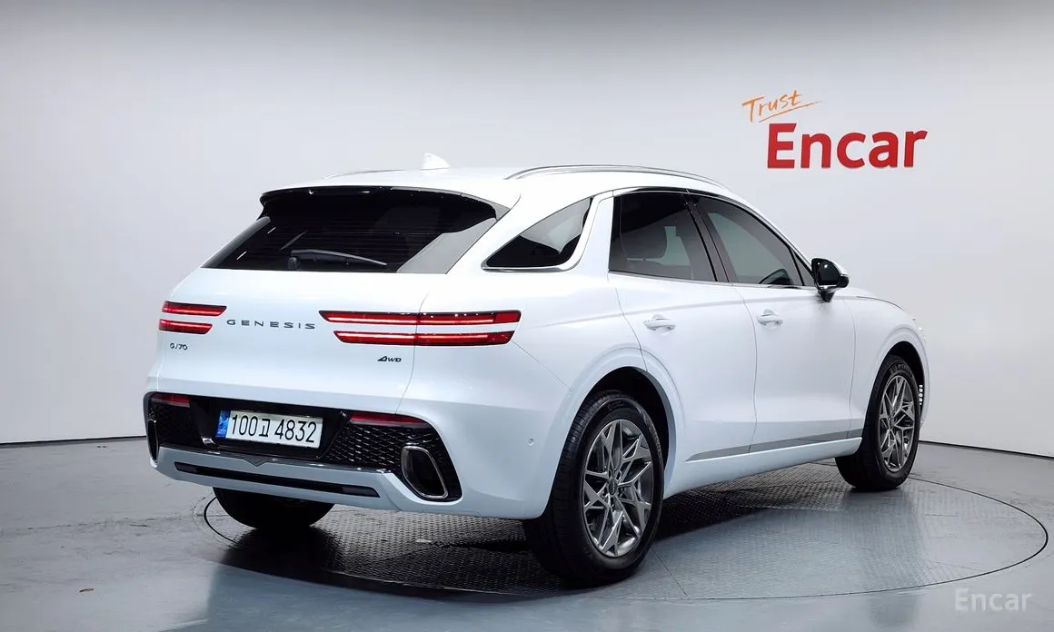 Фото 2 - Genesis GV70