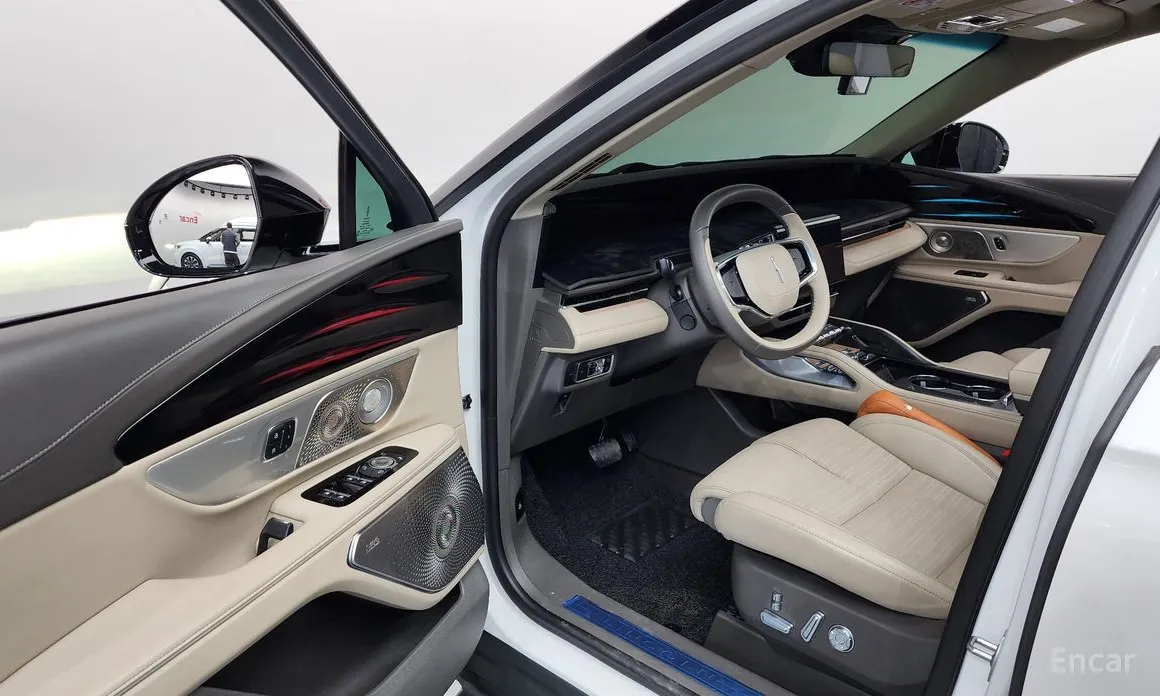 Фото 10 - Lincoln Nautilus