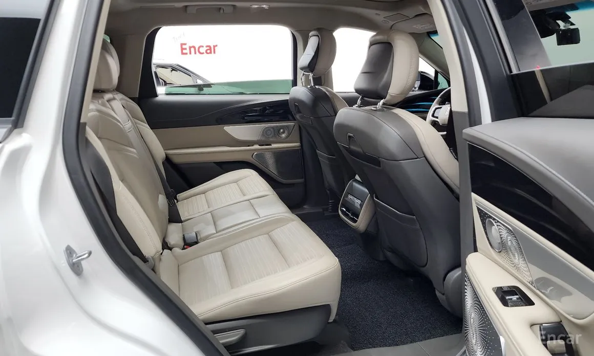 Фото 12 - Lincoln Nautilus