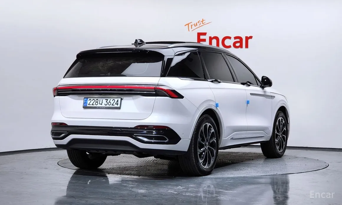 Фото 2 - Lincoln Nautilus