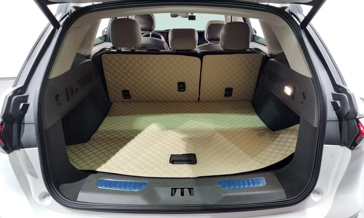 Фото 20 - Lincoln Nautilus