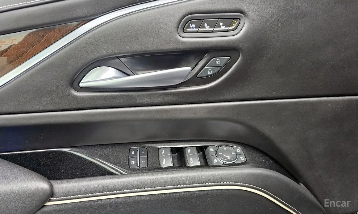 Фото 17 - Cadillac Escalade