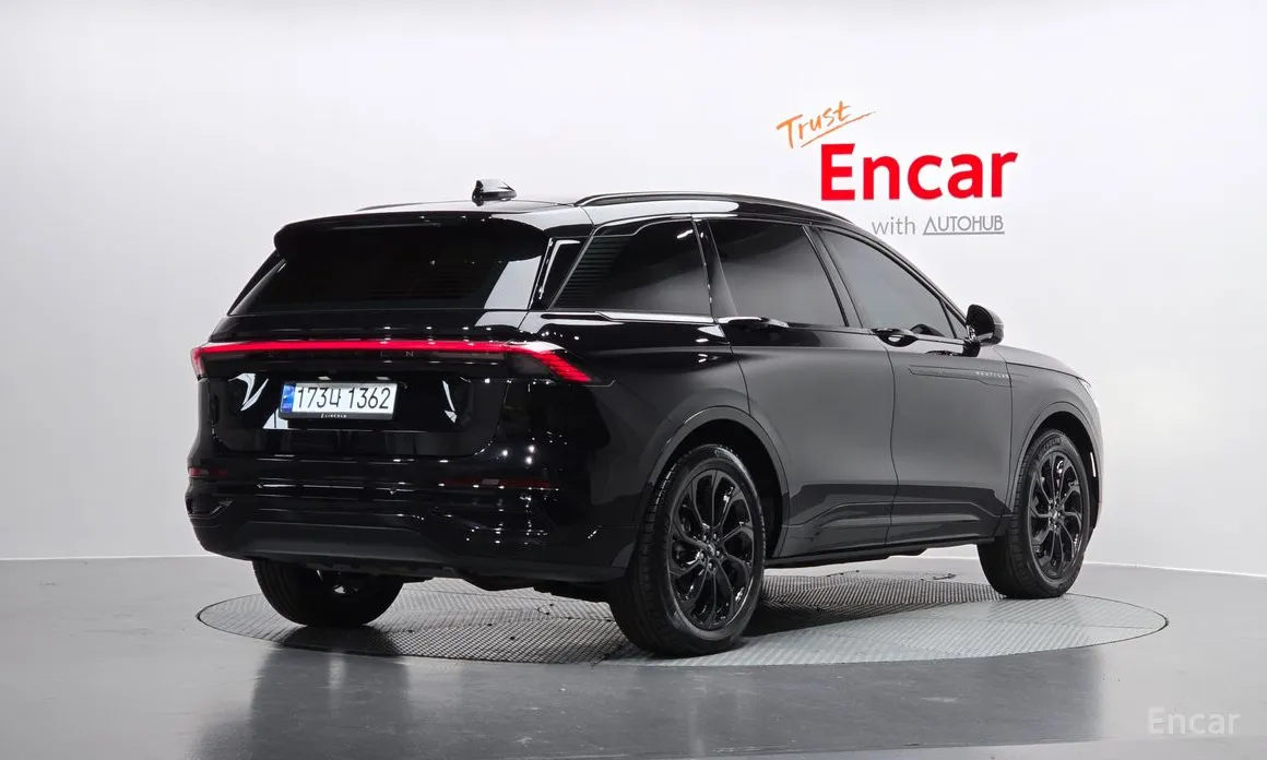 Фото 2 - Lincoln Nautilus