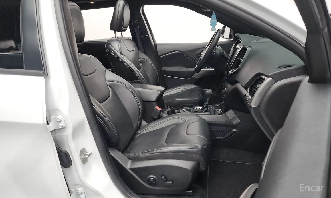 Фото 11 - Jeep Cherokee