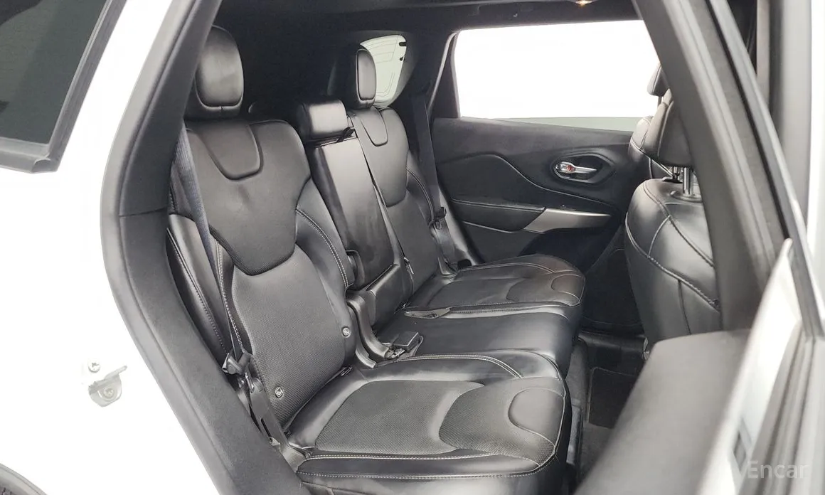 Фото 12 - Jeep Cherokee