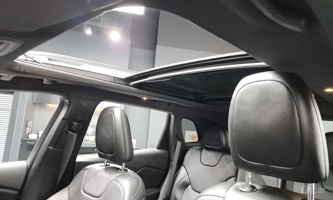 Фото 17 - Jeep Cherokee