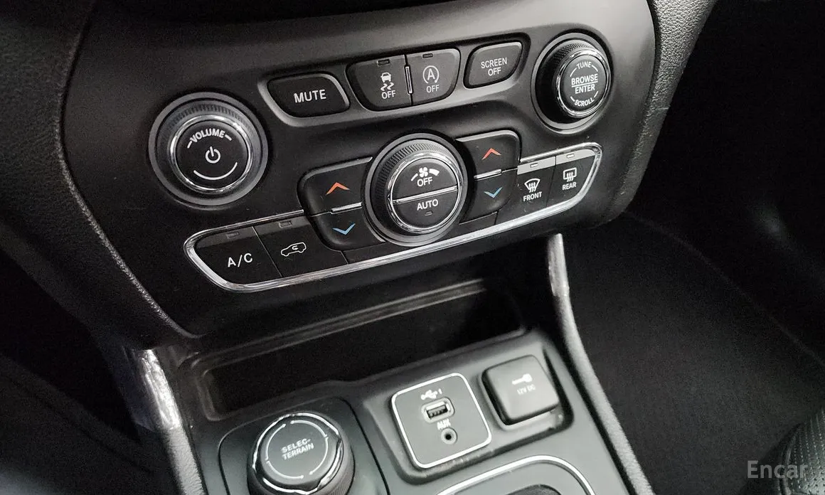 Фото 19 - Jeep Cherokee