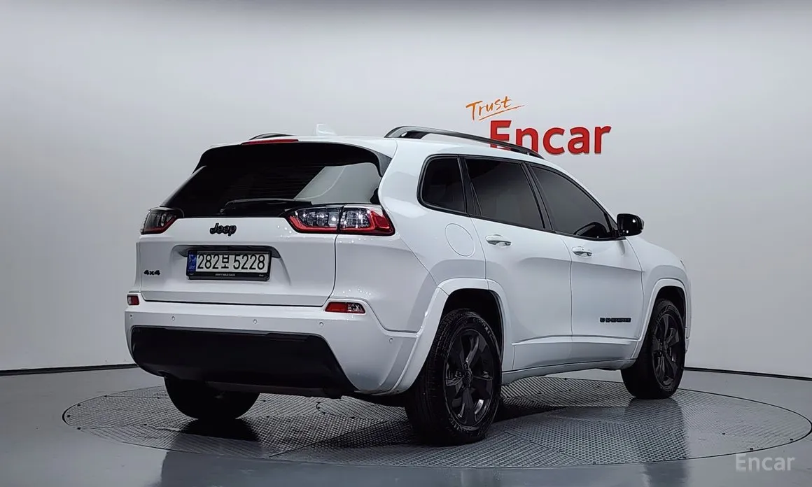 Фото 2 - Jeep Cherokee