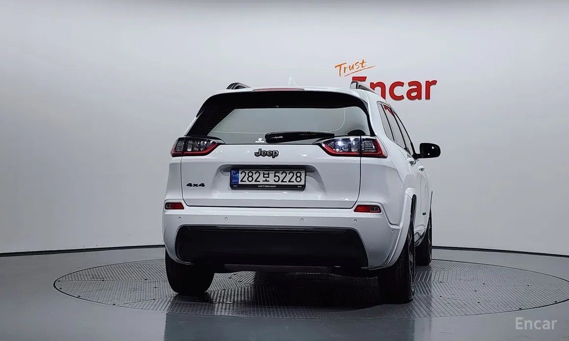 Фото 4 - Jeep Cherokee