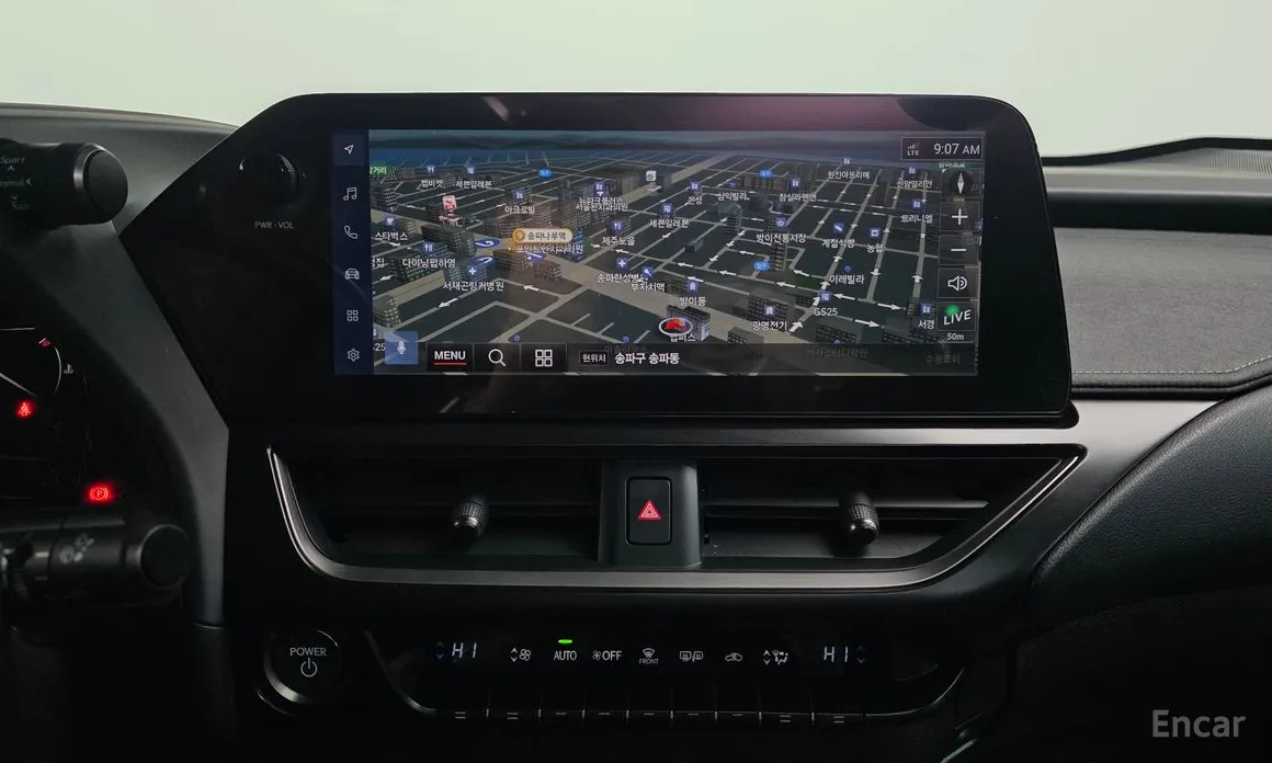 Фото 14 - Lexus UX