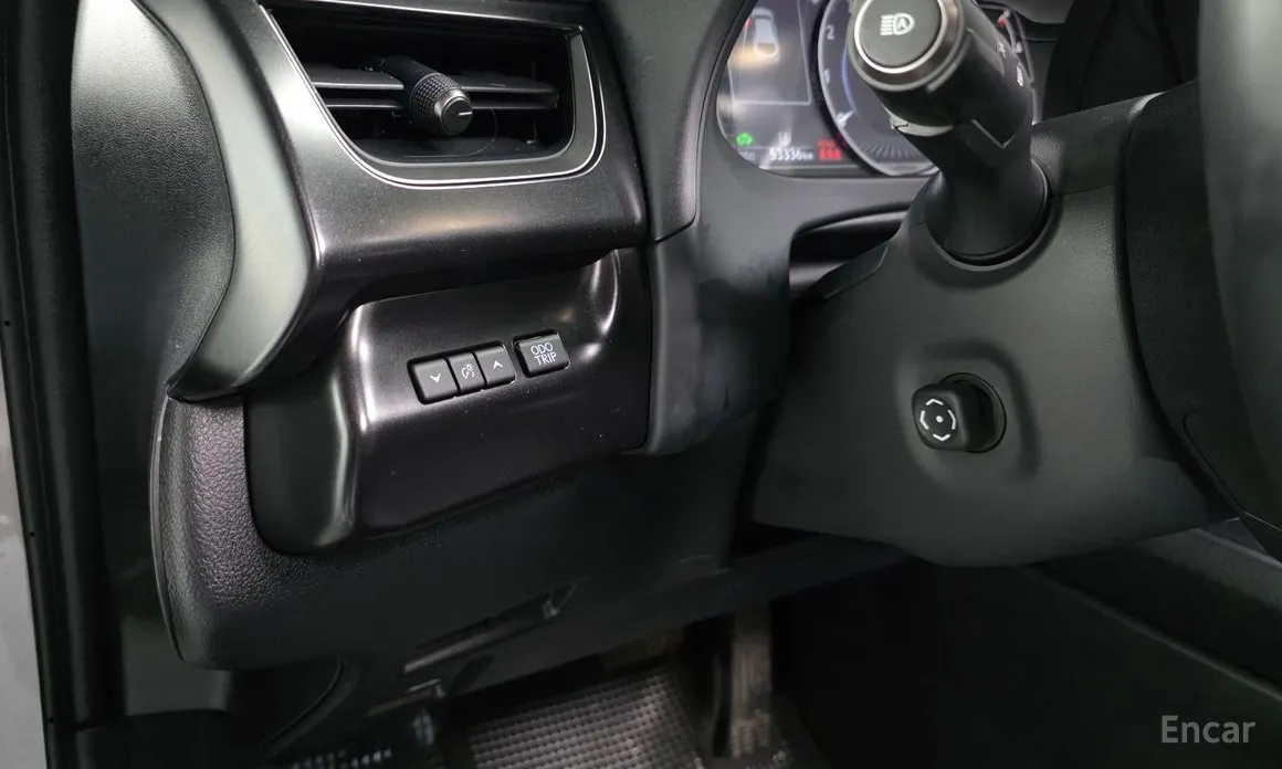 Фото 17 - Lexus UX