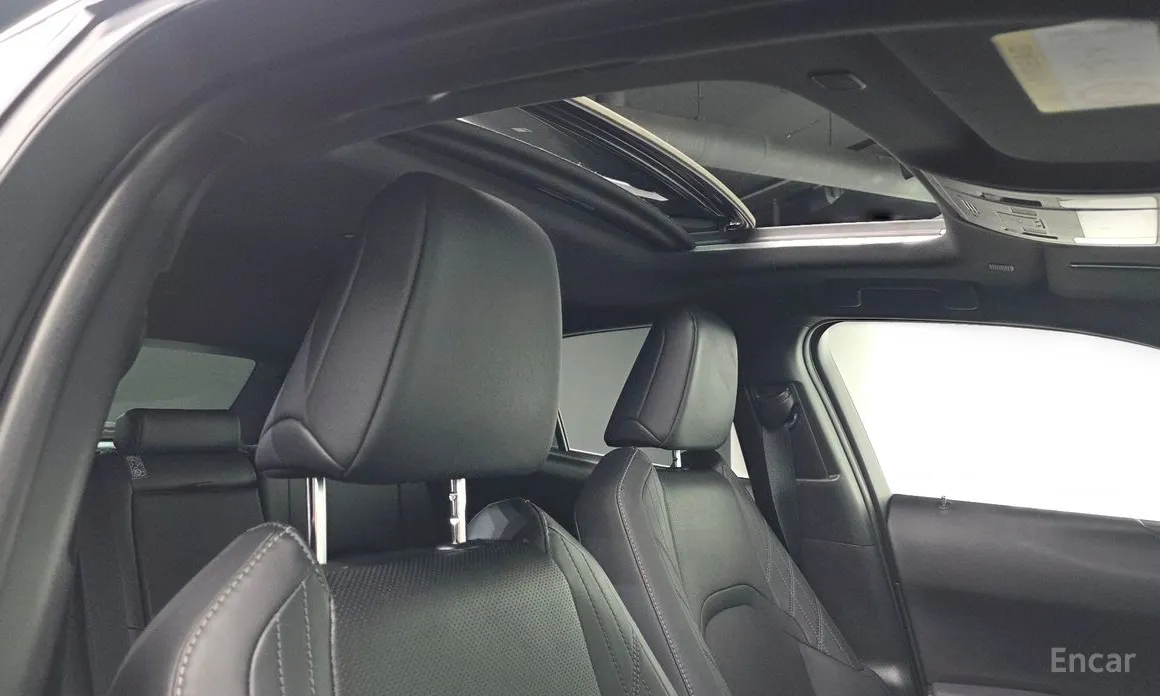 Фото 18 - Lexus UX