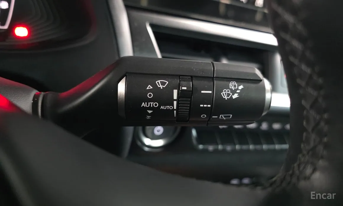 Фото 19 - Lexus UX