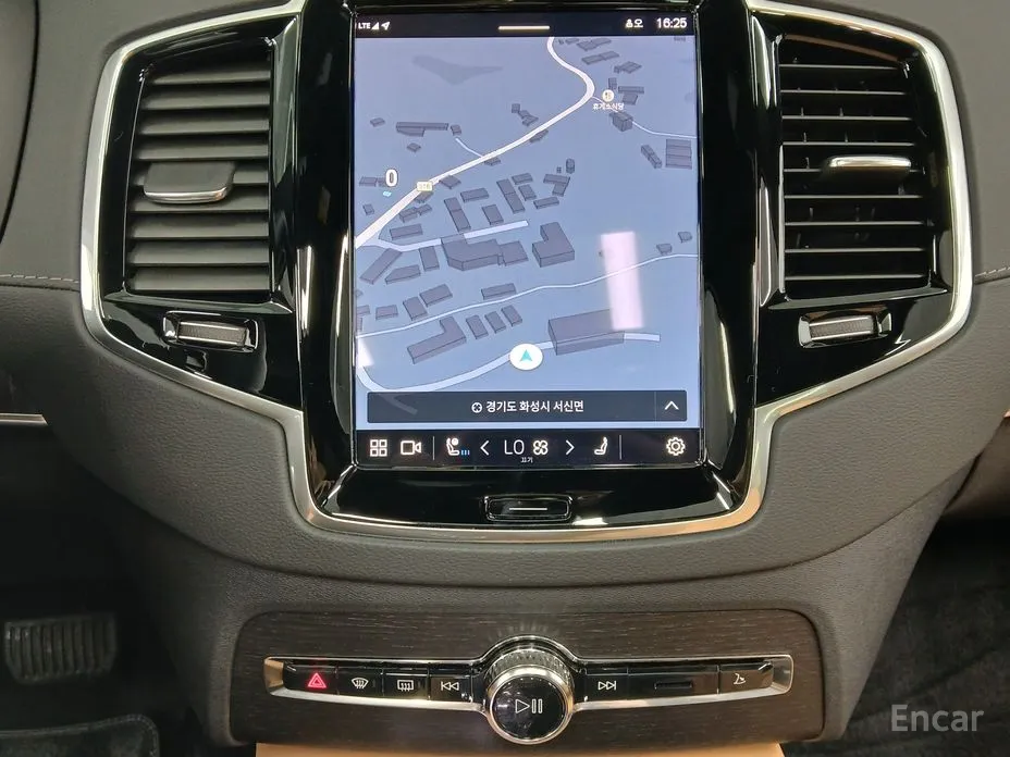 Фото 11 - Volvo XC90