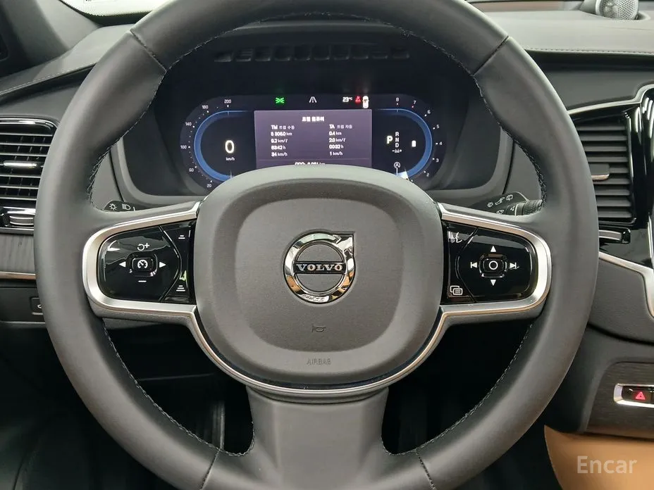 Фото 14 - Volvo XC90