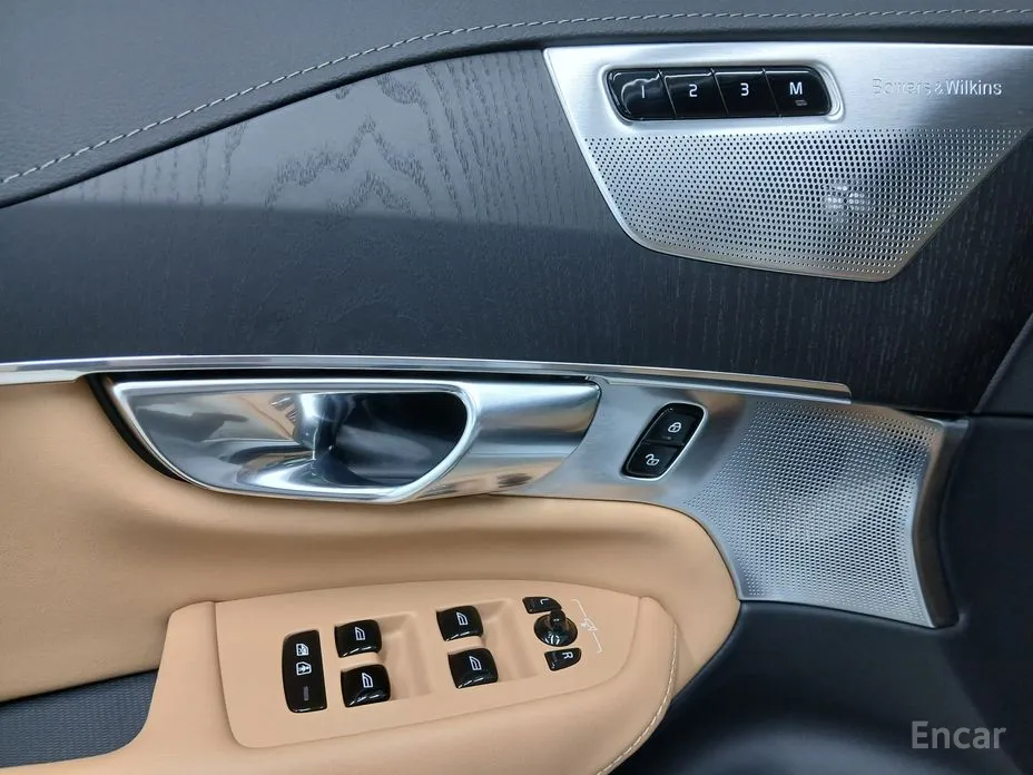 Фото 17 - Volvo XC90