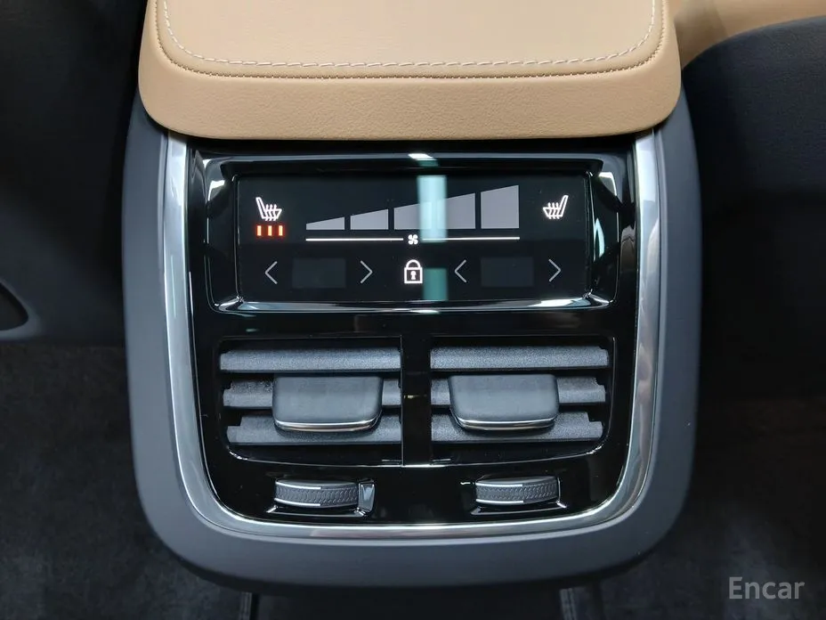 Фото 18 - Volvo XC90