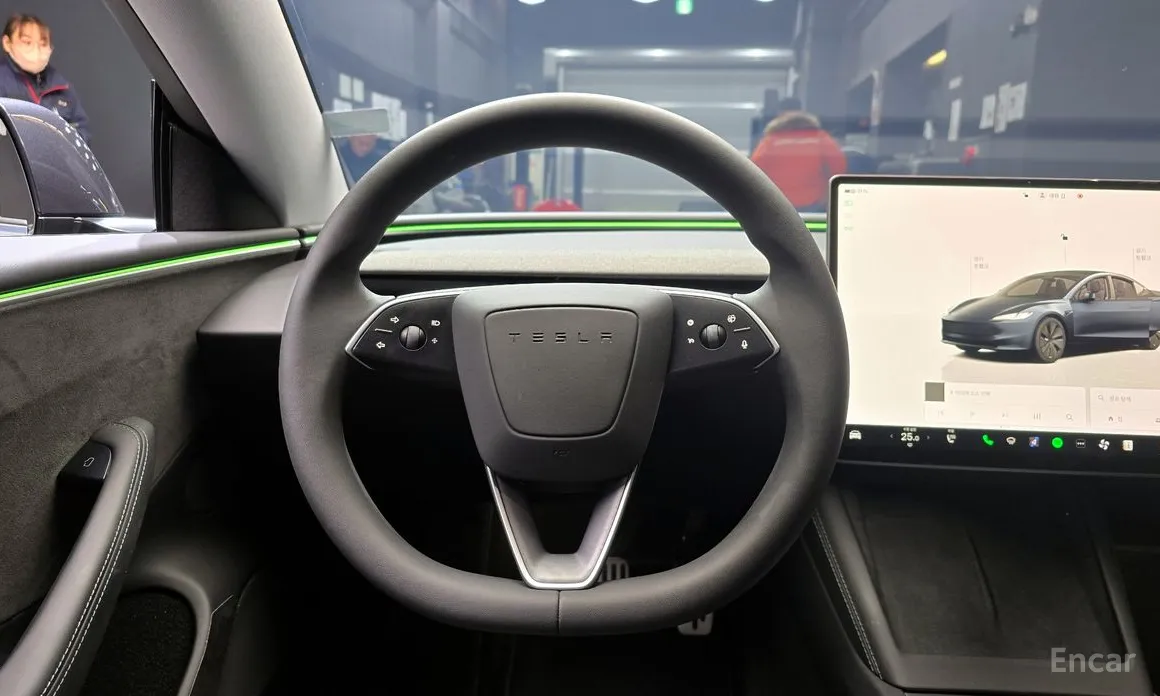 Фото 14 - Tesla Model 3