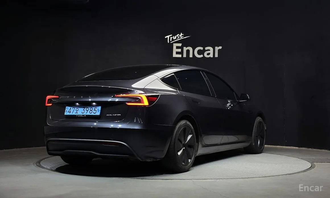 Фото 2 - Tesla Model 3