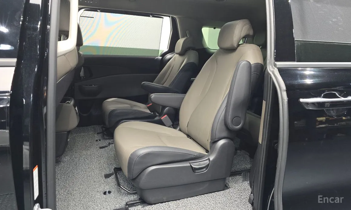 Фото 12 - Kia Carnival