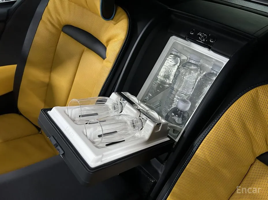 Фото 19 - Rolls-Royce Cullinan