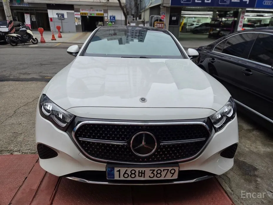 Фото 1 - Mercedes-Benz E-Class