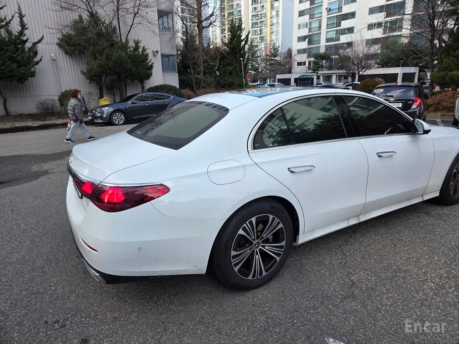 Фото 5 - Mercedes-Benz E-Class