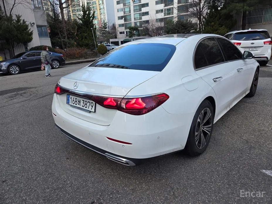 Фото 6 - Mercedes-Benz E-Class