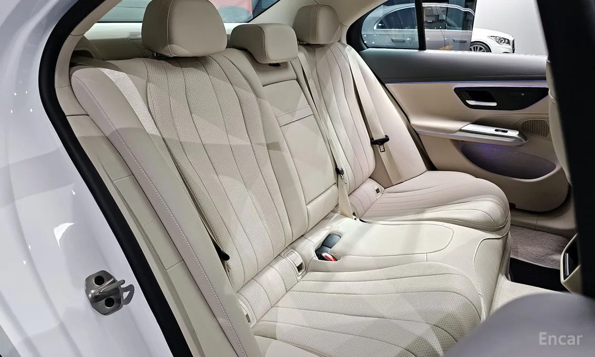 Фото 12 - Mercedes-Benz E-Class