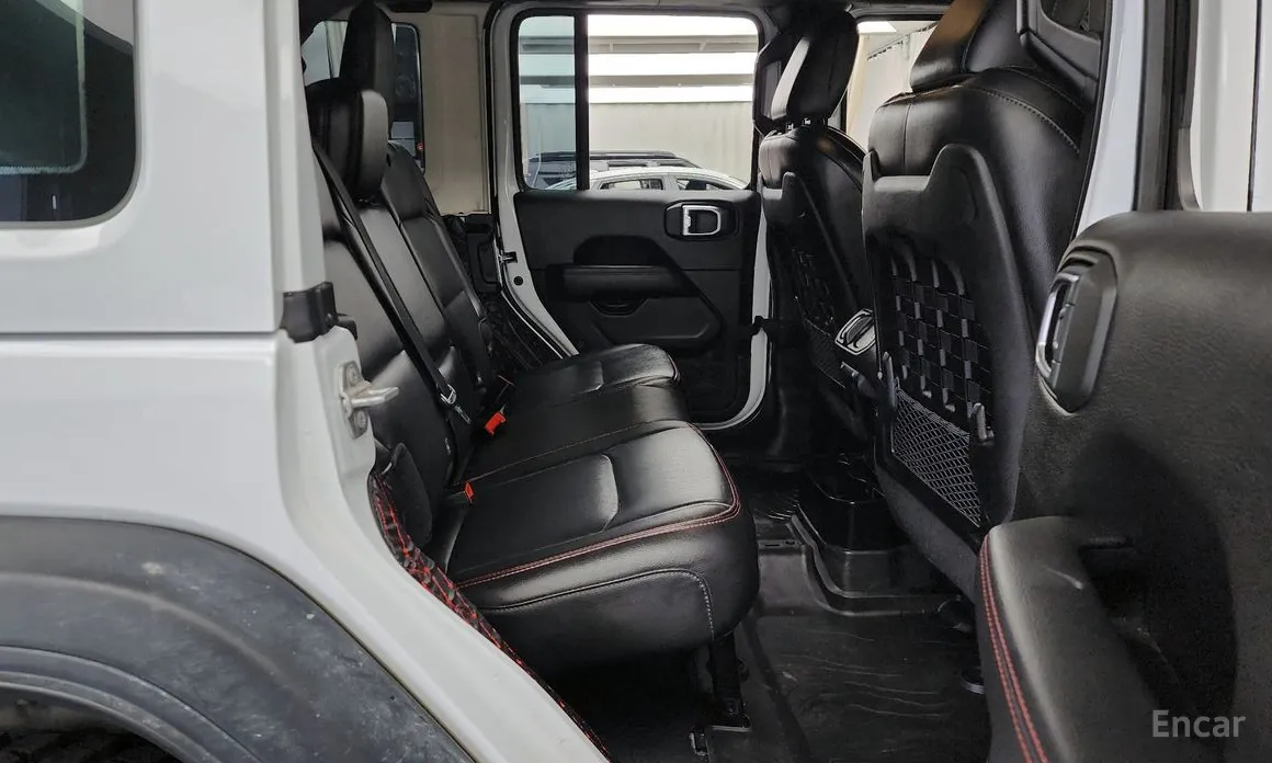 Фото 12 - Jeep Wrangler