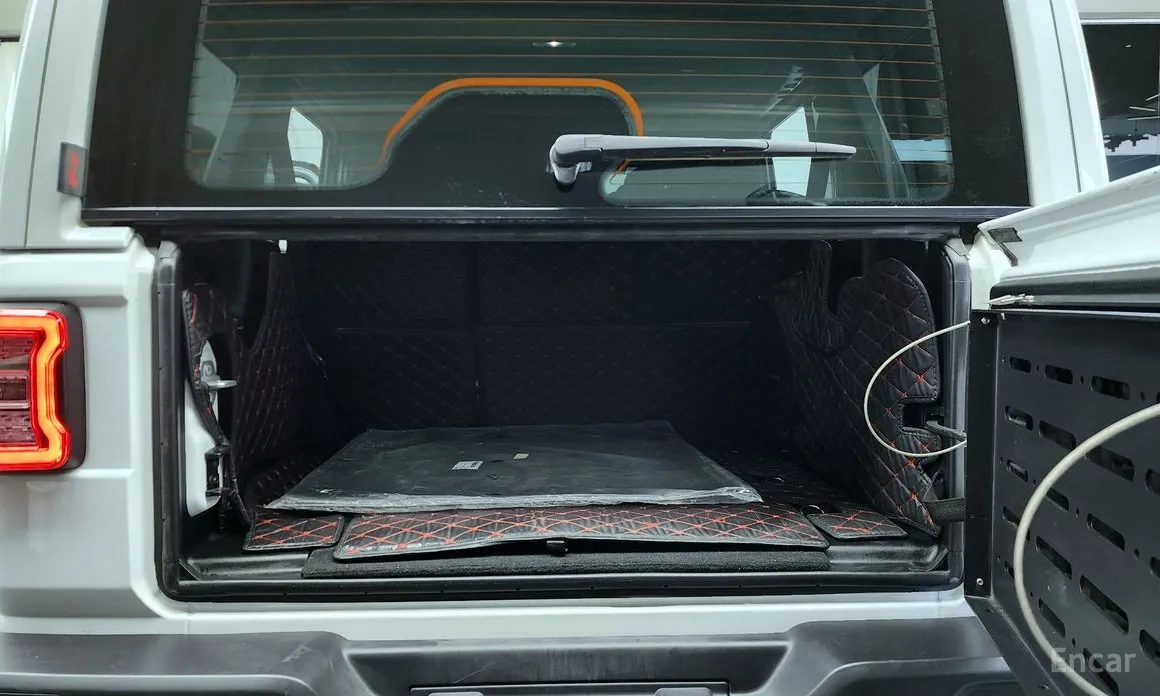 Фото 20 - Jeep Wrangler