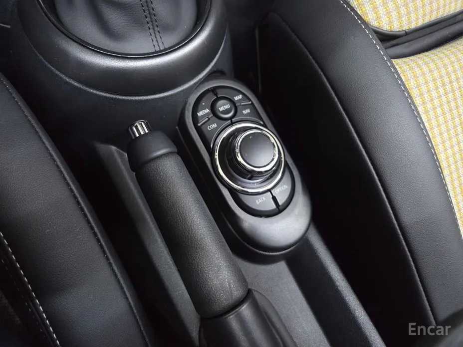 Фото 10 - Mini Cooper Convertible