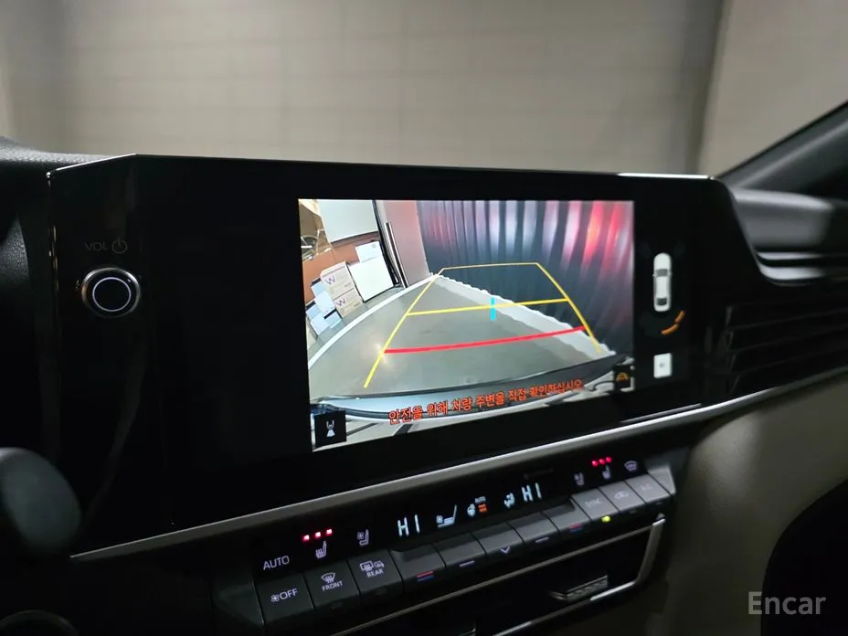 Фото 16 - Toyota Camry